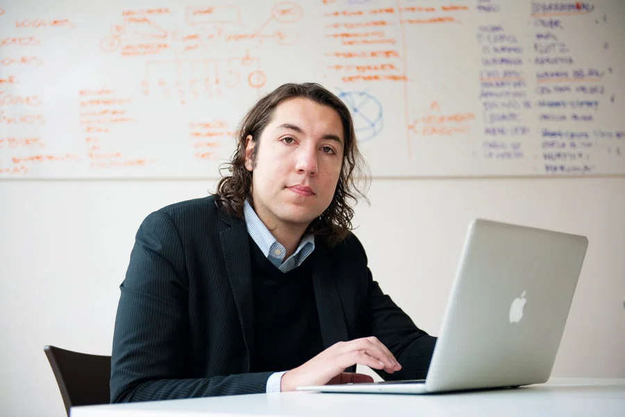 David Assael, el chileno que se creyó el cuento de la internet